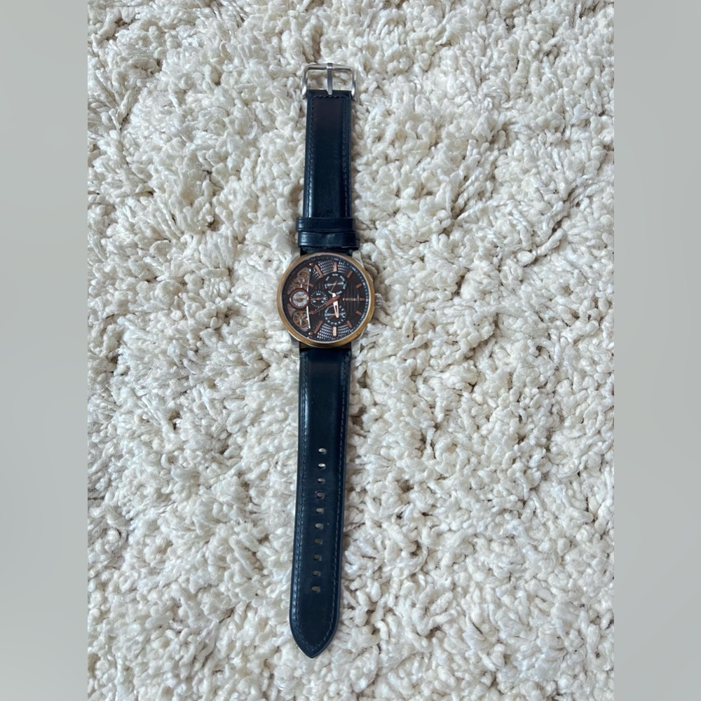 Fossil watch men’s with leather band.